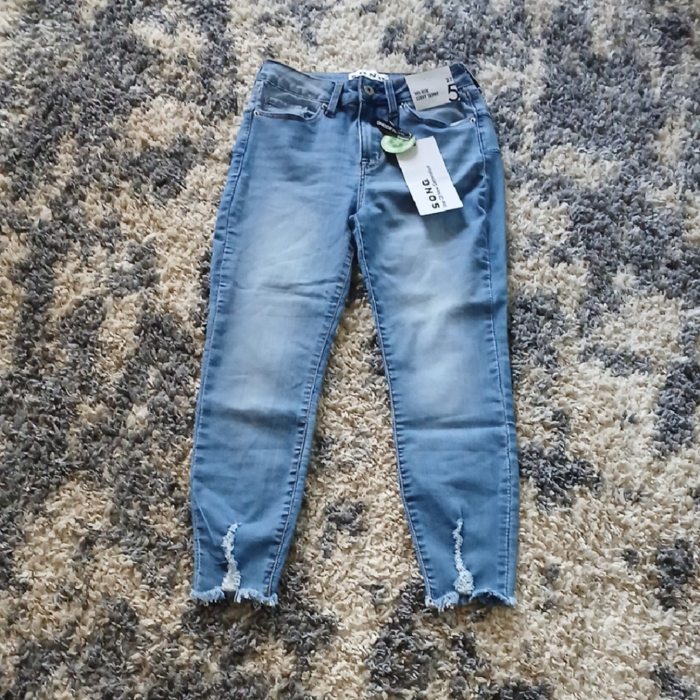 Blue Ankle Cropped Jeans with Frayed Hem